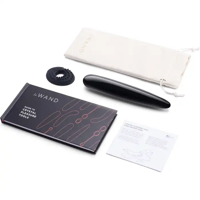 Массажер Le Wand Crystal Slim Wand из черного обсидиана. Фотография 5.