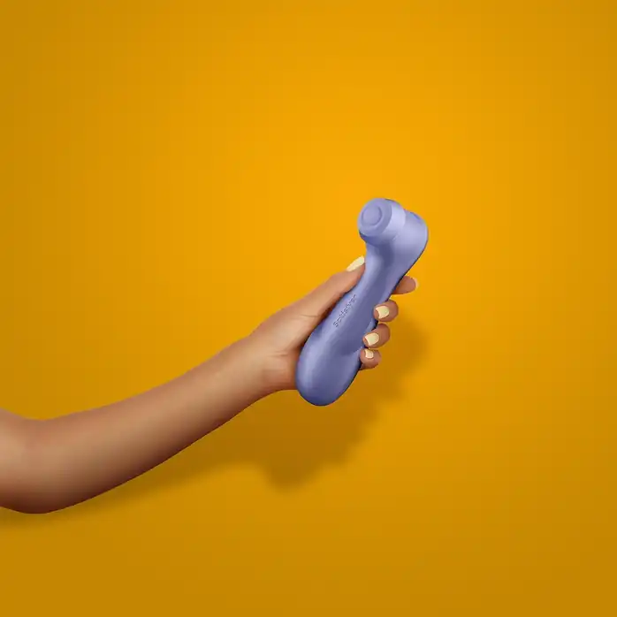 Сиреневый вакуумный стимулятор клитора Satisfyer Pro 2 Generation 3 с управлением через приложение. Фотография 6.