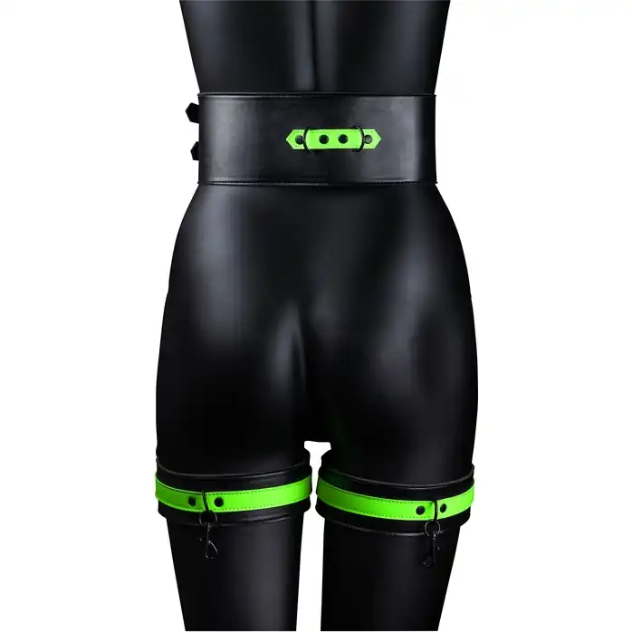 Набор для бондажа Thigh Cuffs with Belt and Handcuffs - размер S-M - Ouch!. Фотография 2.