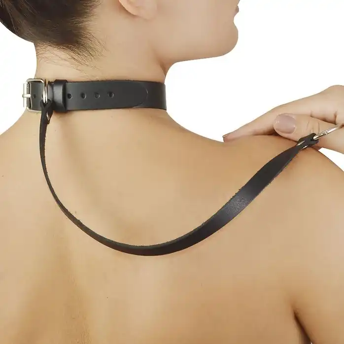 Зеленый меховой ошейник с кожаным поводком - BDSM accessories. Фотография 2.