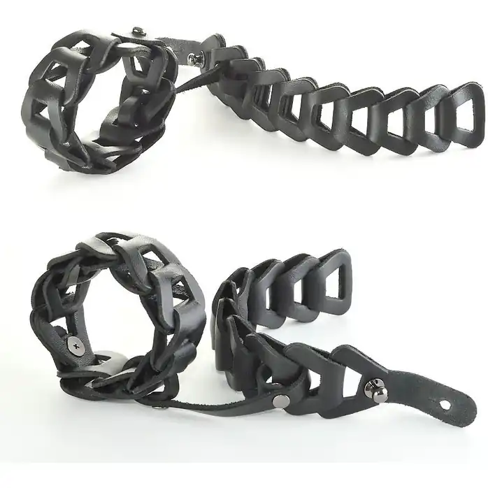 Черные кожаные наручники Клеопатра - BDSM accessories. Фотография 4.