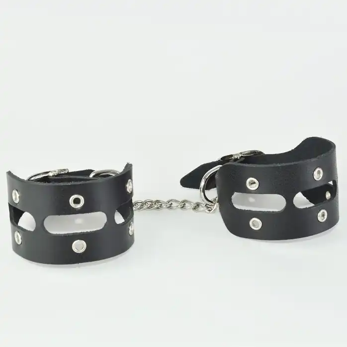 Черные кожаные наручники Лира - BDSM accessories. Фотография 3.