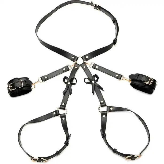 Черная сбруя Bondage Harness на бедра с бантиками - размер M-L - Ouch!. Фотография 5.