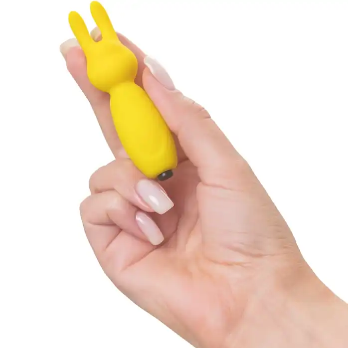 Желтый мини-вибратор Fluffy - 8,5 см. Фотография 3.