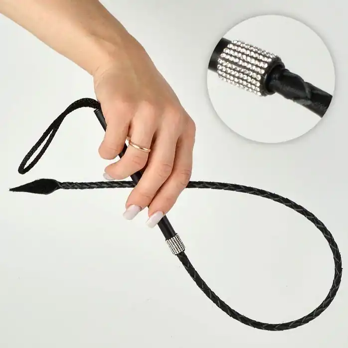 Черная однохвостая плеть со стразами - 65 см - BDSM accessories