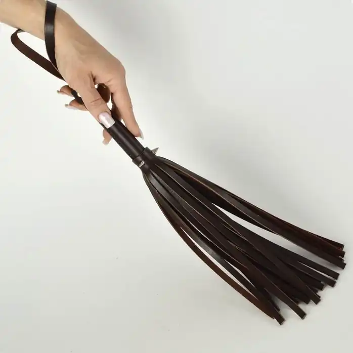 Коричневая кожаная мини-плеть с шипами - 40 см - BDSM accessories