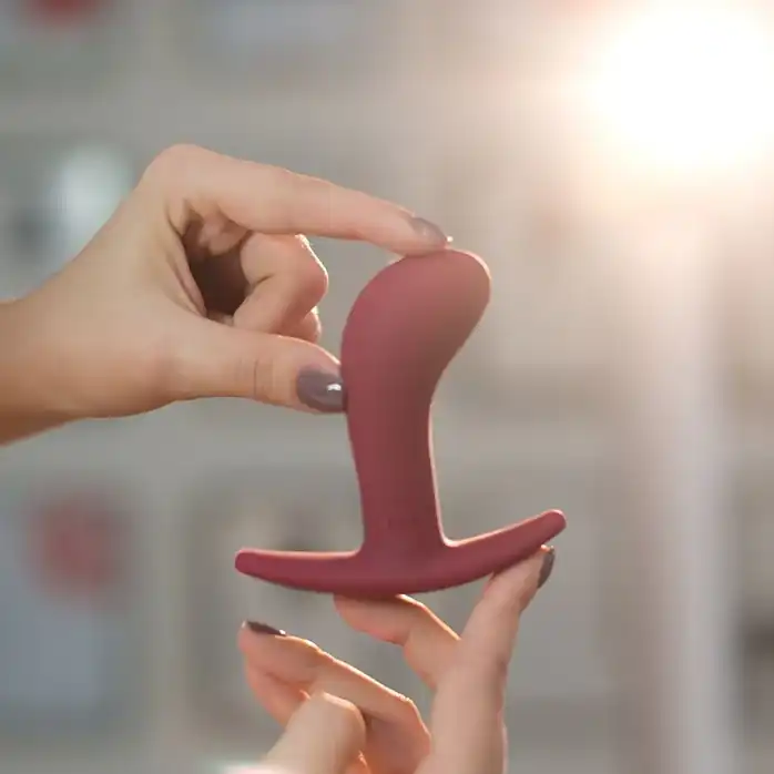 Бордовая анальная пробка Bootie M - 9,3 см. Фотография 3.