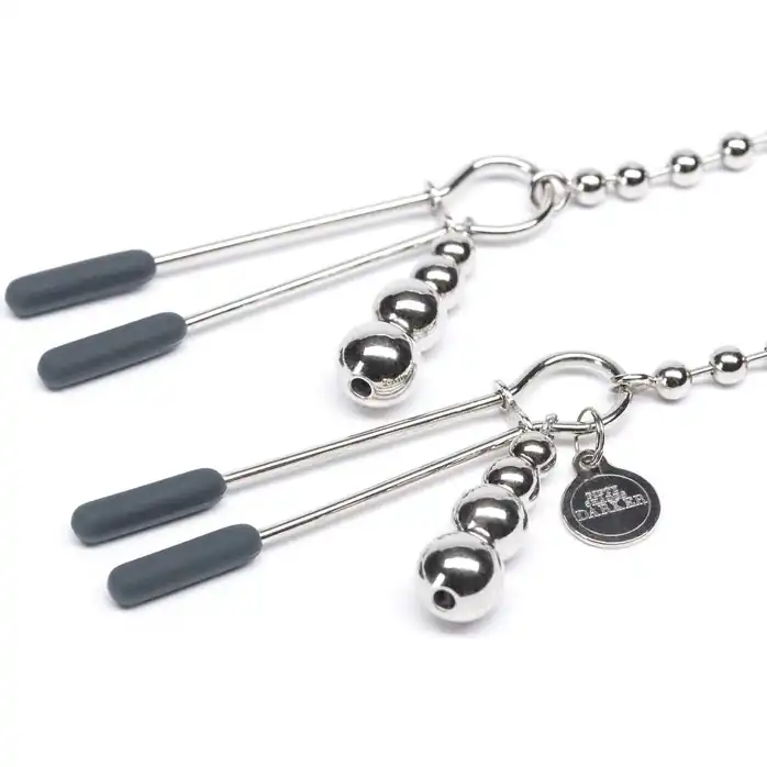 Зажимы для сосков на нитке бусин At My Mercy Chained Nipple Clamps - Fifty Shades Darker. Фотография 2.