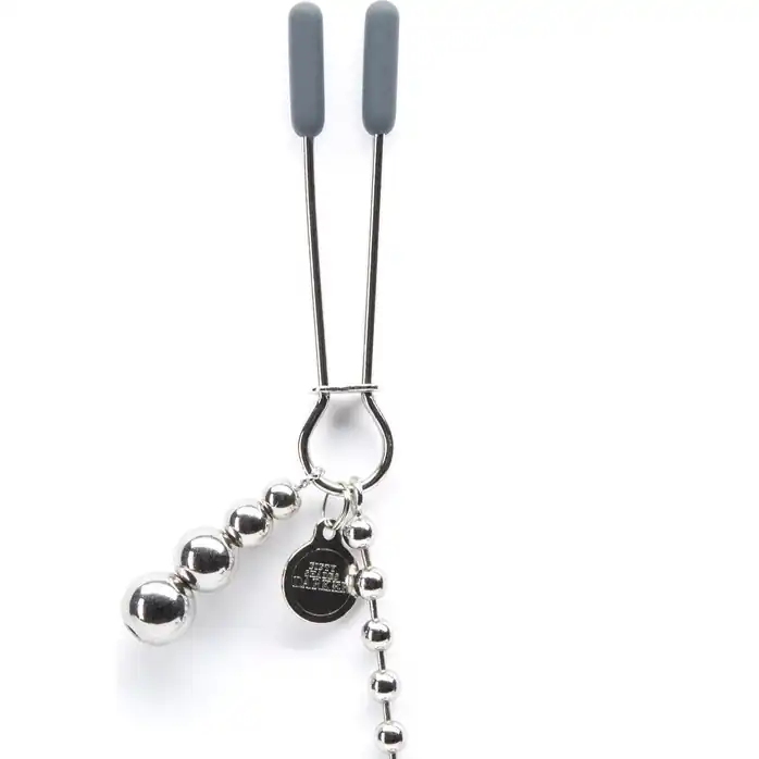 Зажимы для сосков на нитке бусин At My Mercy Chained Nipple Clamps - Fifty Shades Darker. Фотография 3.