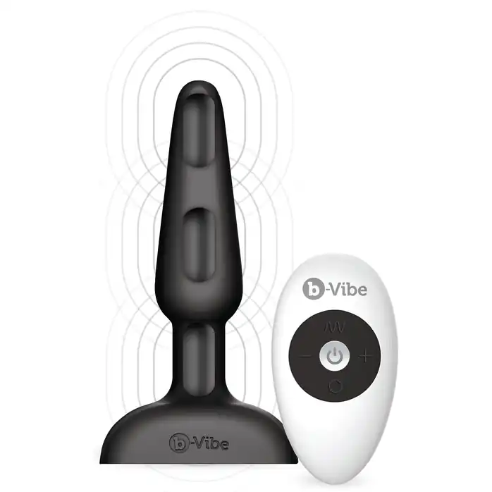 Чёрная анальная вибропробка с 3 источниками вибрации TRIO REMOTE CONTROL PLUG BLACK - 13,5 см