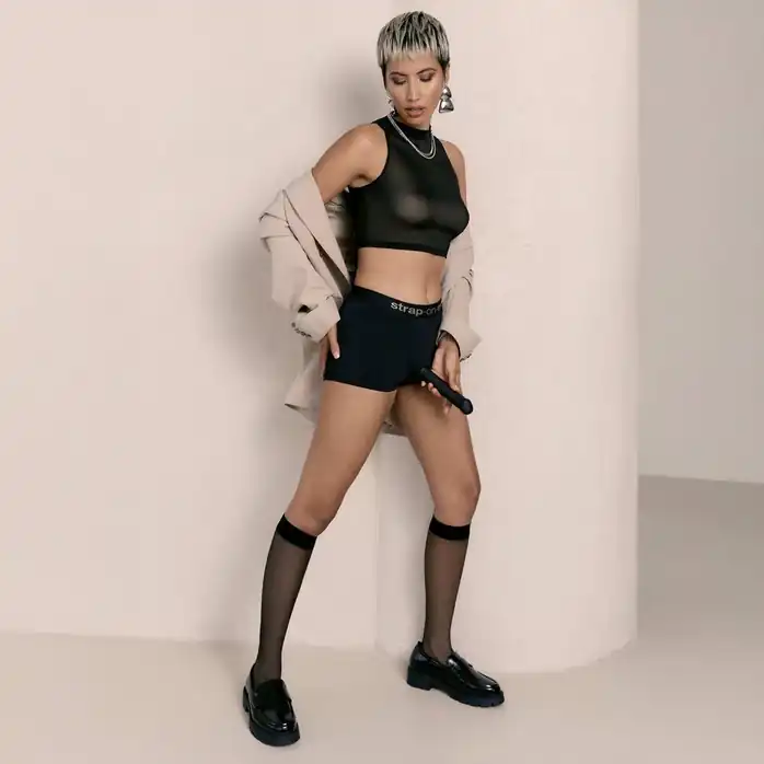 Черные трусики-боксеры для фиксации насадок Strap-on-me Harness Lingerie Allure - size XS. Фотография 5.