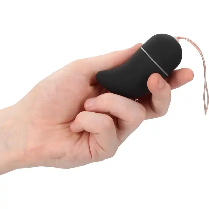 Чёрное радиоуправляемое виброяйцо Vibrating G-spot Egg medium - Shots Toys. Фотография 2.