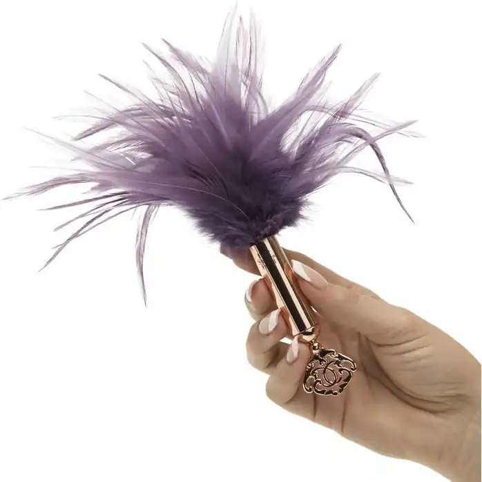 Пуховая кисточка Cherished Collection Feather Tickler - 24 см - Fifty Shades Freed. Фотография 3.