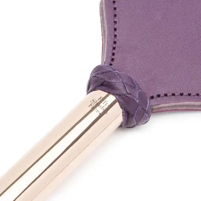 Фиолетовый пэддл Cherished Collection Leather and Suede Paddle - 41 см - Fifty Shades Freed. Фотография 5.