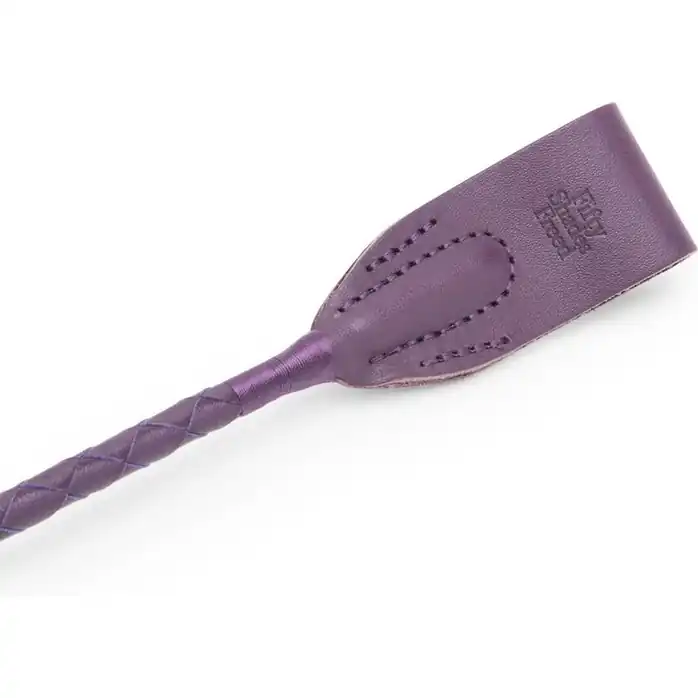 Фиолетовый стек Cherished Collection Riding Crop - 70 см. - Fifty Shades Freed. Фотография 3.
