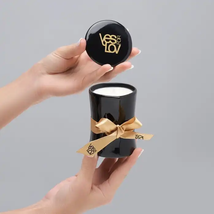 Массажная аромасвеча Massage Candle With Bewitching Scent. Фотография 2.