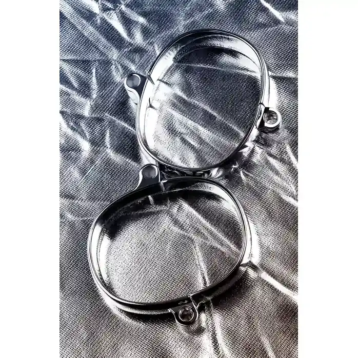 Наручники из металла в виде браслетов с замком - Metal. Фотография 8.