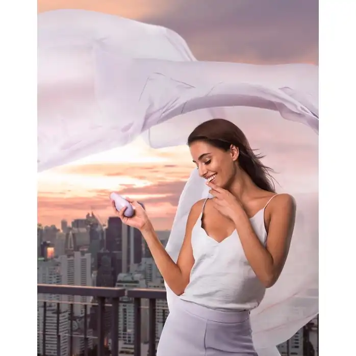 Сиреневый бесконтактный клиторальный стимулятор Womanizer Liberty. Фотография 6.